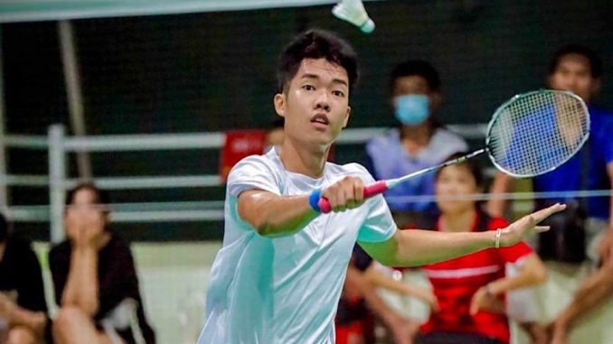 Lê Đức Phát trong trận đấu với Andi Fadel Muhammad người Indonesia