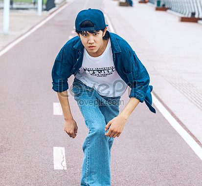 5737_lovepik-male-figure-skateboarding-photo-image_wh860